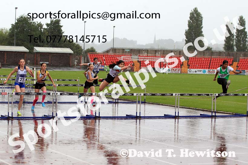 Hurdles, 2023 Gateshead Tartan Games.  Photo: David T. Hewitson/Sports for All Pics